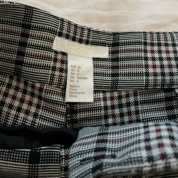 Grey Plaid Ankle-Cropped Pants - Picture 2 of 2